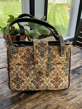 Kadin vintage tapestry purse.